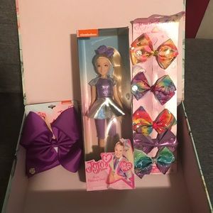 JoJo Siwa doll, big bow and 5 small bows! Never used!